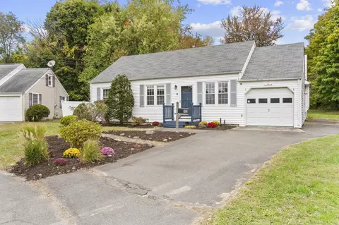 12 Crescent Dr, Danbury, CT 06810