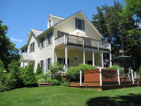 25 Lanphiers Cove Rd, Branford, CT 06405