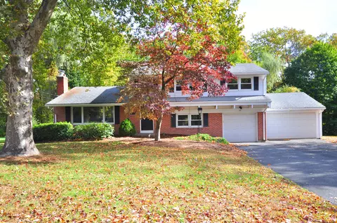 40 Sunnyfield Dr, Windsor, CT 06095