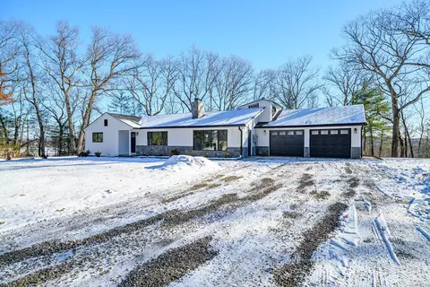 11 Cedar Hill Rd, Newtown, CT 06470