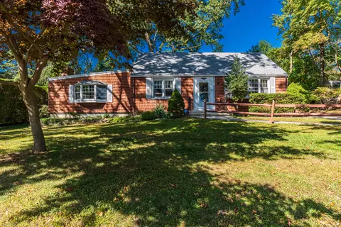 652 Connors Ln, Stratford, CT 06614