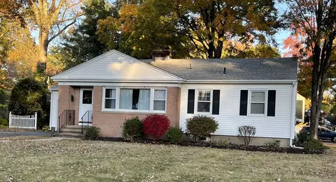 165 Garfield Ave, North Haven, CT 06473