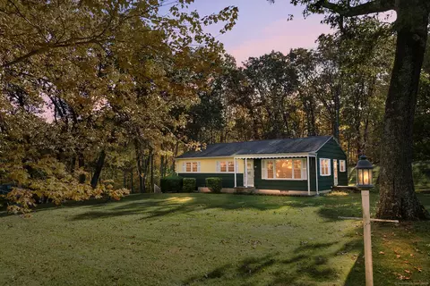 197 Yetter Rd, Groton, CT 06355