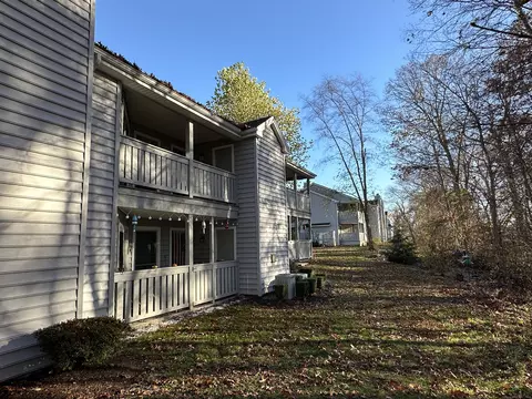 85 Crown Knoll Ct #112, Groton, CT 06340