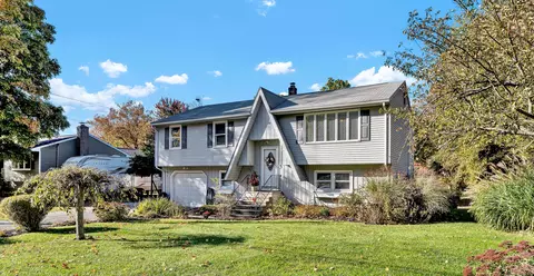 81 Carriage Rd, Bristol, CT 06010