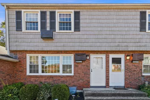 132 Old Farms Ln #132, New Milford, CT 06776