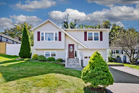 10 Thompson Crst, Meriden, CT 06450