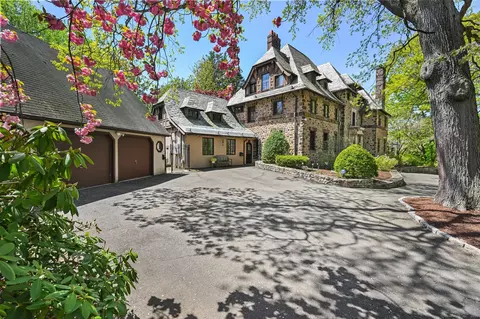 6 Prospect Ct, Hamden, CT 06517