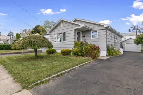 842 Thorme St, Bridgeport, CT 06606