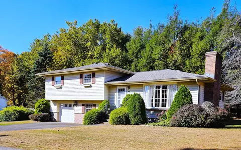 8 Hartley Dr, Wolcott, CT 06716