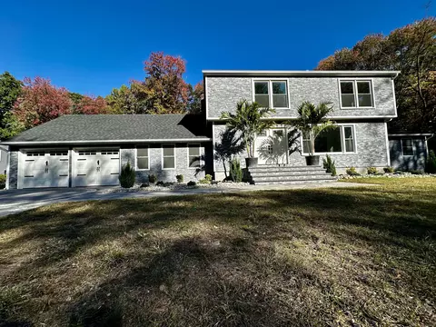 46 Ezra St, North Haven, CT 06473