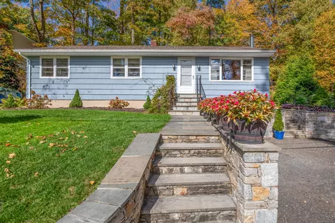 43 Cedar Cir, Beacon Falls, CT 06403