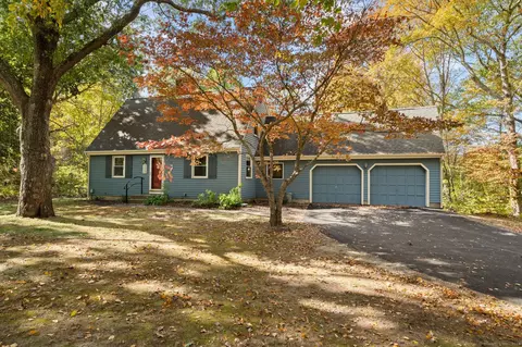 854 Vauxhall Street Ext, Waterford, CT 06375