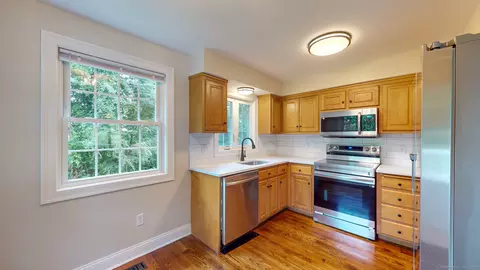 88 Nooks Hill Rd, Cromwell, CT 06416