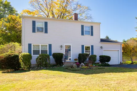 31 Simsbury Manor Dr, Simsbury, CT 06089
