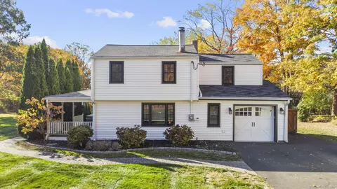 462 Village St, Northford, CT 06472