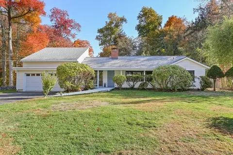10 Peaceful Ln, Norwalk, CT 06851