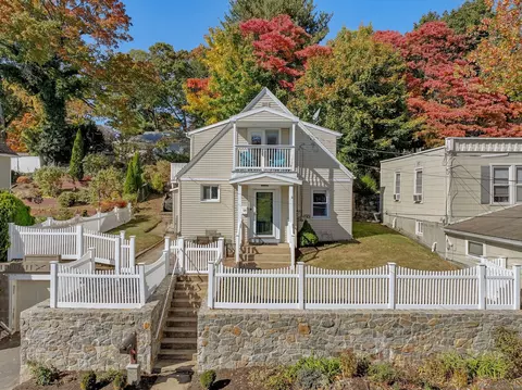 54 2nd St, Fairfield, CT 06825
