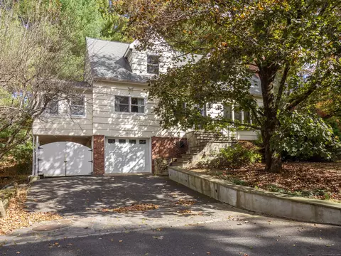 10 Marie Ln, Ridgefield, CT 06877