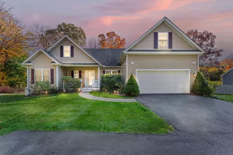 125 Forest St, Hamden, CT 06518