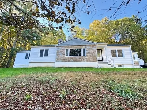 94 Leavenworth Rd, Shelton, CT 06484