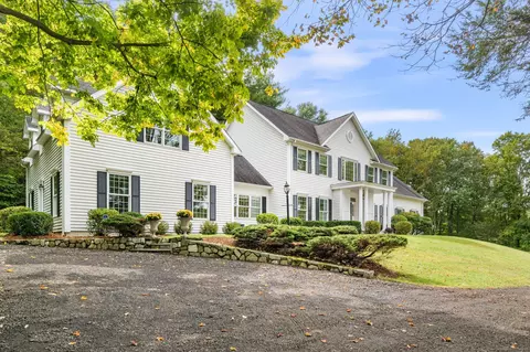 957 Roxbury Rd, Southbury, CT 06488