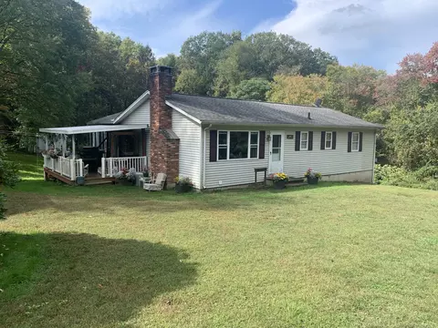 45 Philo Curtis Rd, Newtown, CT 06482