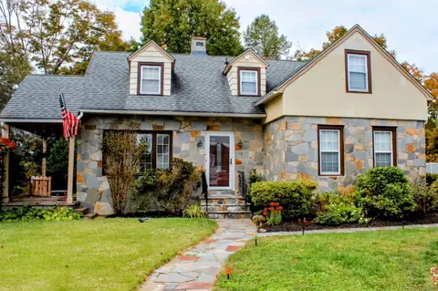 18 Flyers Dr, Norwich, CT 06360