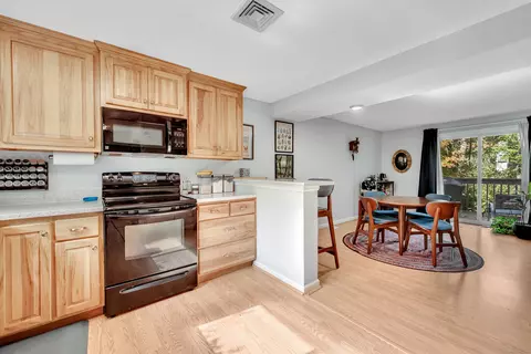 15 Tanager Cir #15, Tariffville, CT 06081