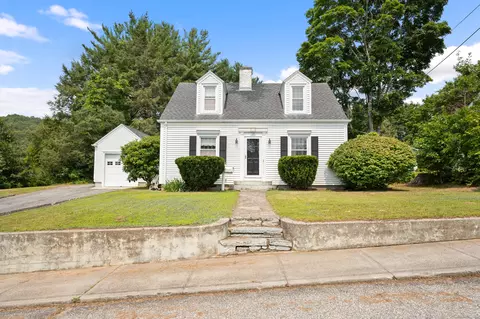 17 Highland St, Taftville, CT 06380