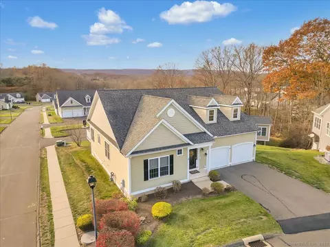 90 Apple Gate Gate #9, Southington, CT 06489