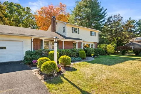 77 Craigemore Cir, Avon, CT 06001