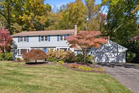 43 Burnwood Dr, Bloomfield, CT 06002