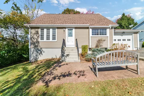 4 Rough Wing Rd, Naugatuck, CT 06770