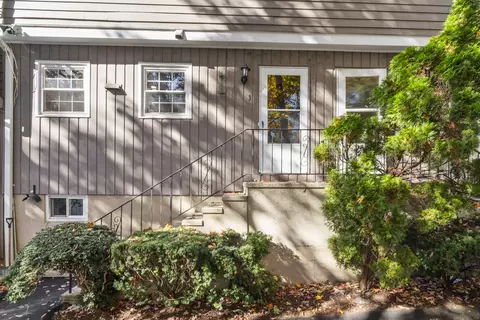 33 Pine Hill Ave #3, Stamford, CT 06906