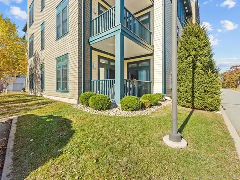 38 Hope St #1104, East Lyme, CT 06357