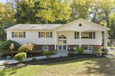 17 Old Oak Rd, Trumbull, CT 06611