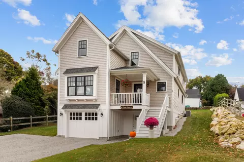 9 Beach Rd, Groton, CT 06340