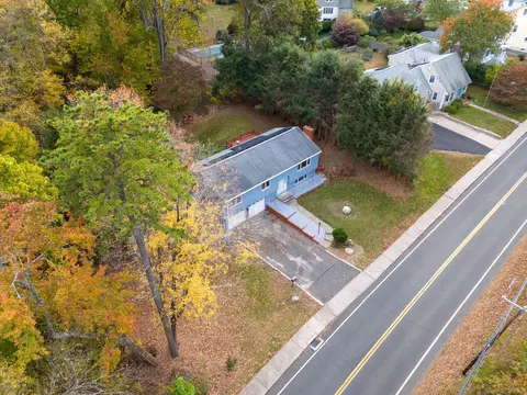 70 Spring St, Manchester, CT 06040