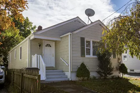 214 Highland St, West Haven, CT 06516