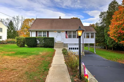 17 Ward Pl, Trumbull, CT 06611