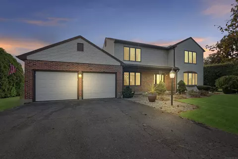 4 Warner Ct, Cromwell, CT 06416