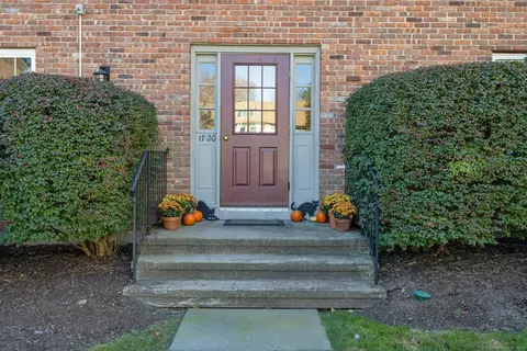 18 Village Walk #18, Wilton, CT 06897