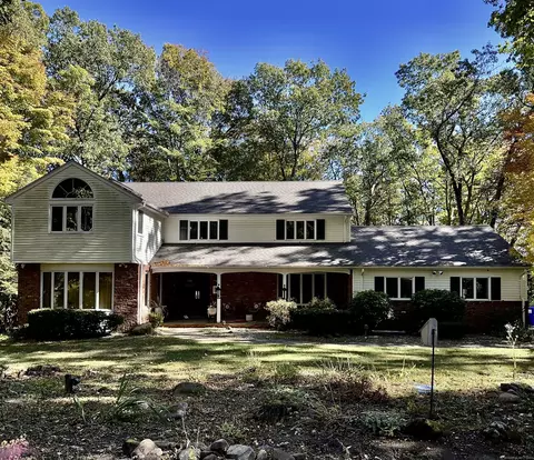 64 Hurdle Fence Dr, Avon, CT 06001