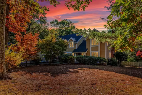 10 Blenheim Ter, Farmington, CT 06032