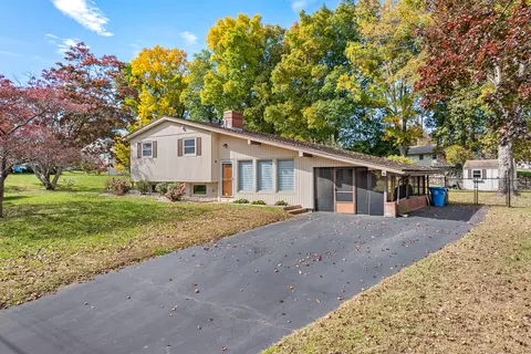 8 Bayberry Hill Rd, Norwich, CT 06360