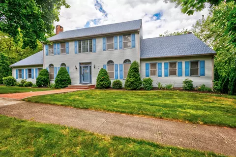 297 Blake Cir, Hamden, CT 06517