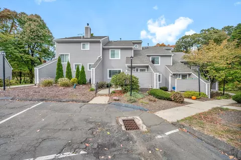 602 Golf Dr #602, East Haven, CT 06512