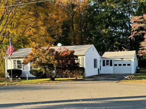 14 Topstone Dr, Bethel, CT 06801