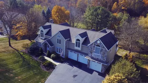 8 Windmill Ln, Trumbull, CT 06611